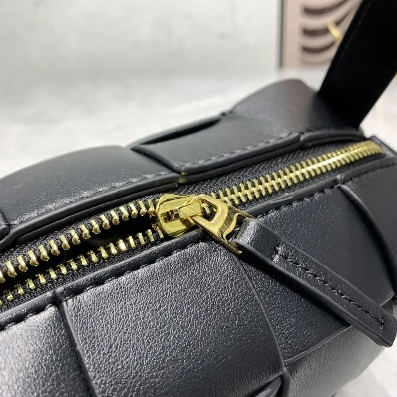 Bottega Veneta 5955 Black Leather Crossbody Bag - Image 8