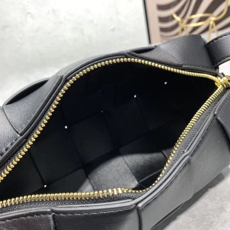 Bottega Veneta 5955 Black Leather Crossbody Bag - Image 9