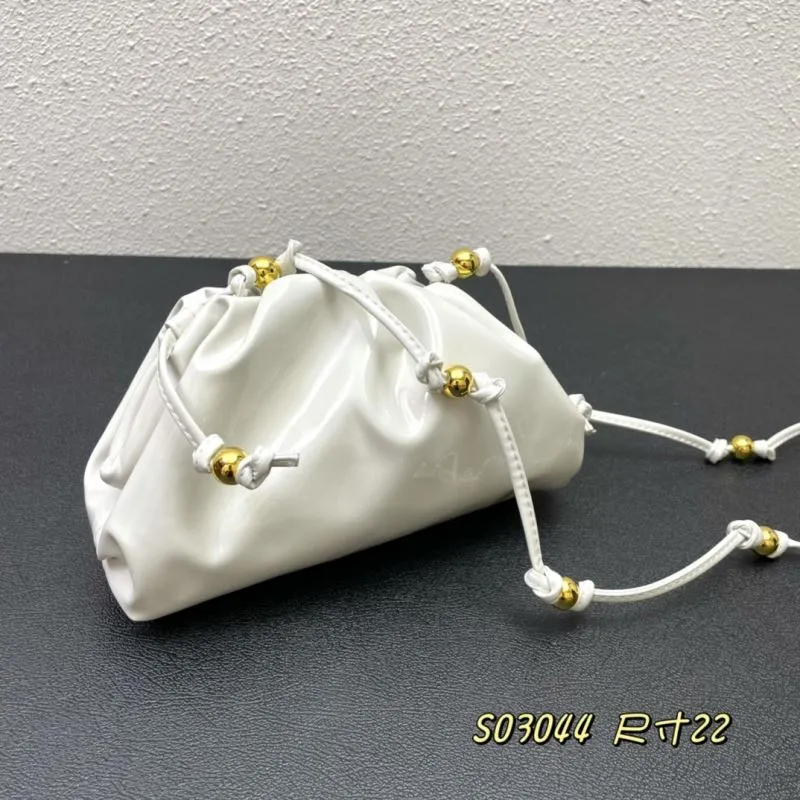BV White Leather Satchel Bag S03044 Size 22 - Image 3