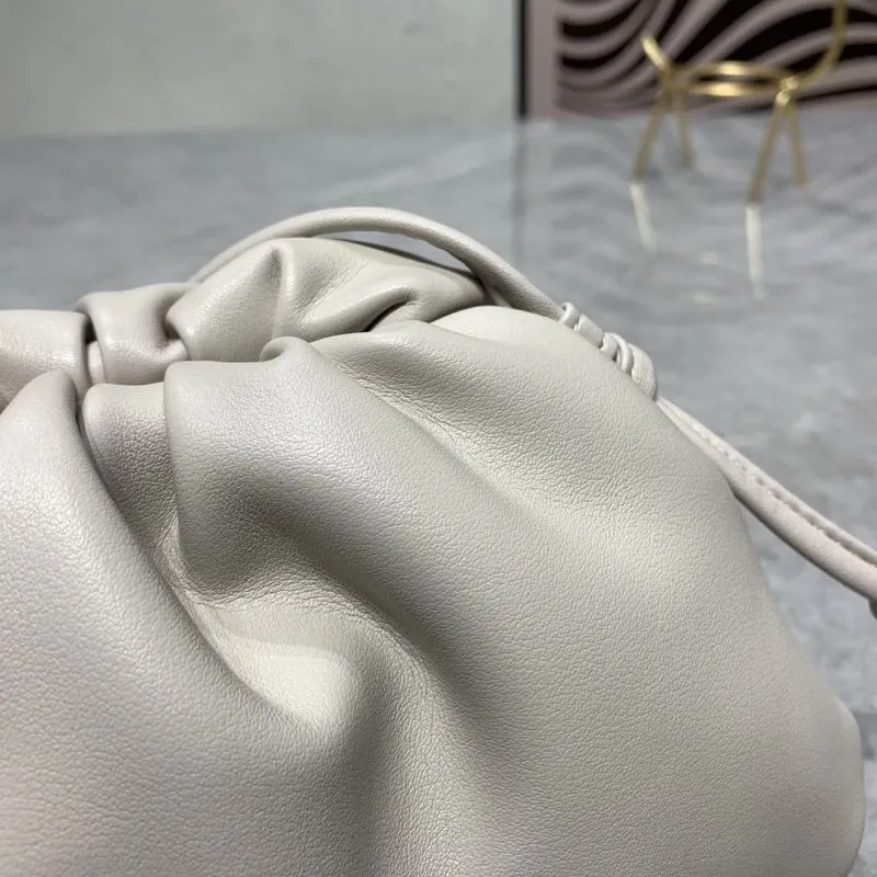 Bottega Veneta Light Beige Crossbody Pouch Bag 22x12x7cm 294 - Image 4