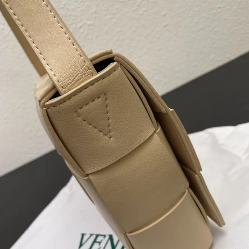 Bottega Veneta Large Beige Satchel Bag 3030 - Image 5