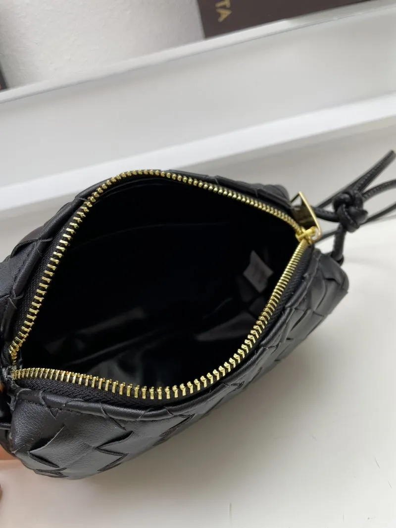 Bottega Veneta Black Woven Crossbody Bag S04001 - Image 8
