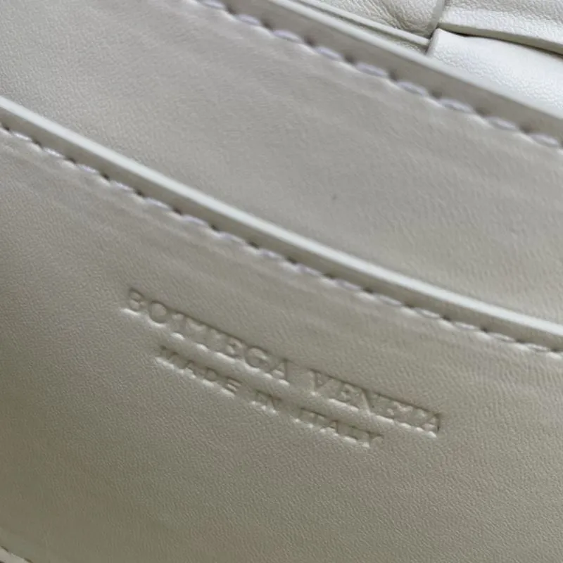 Bottega Cream Padded Satchel Bag S06032 - Image 9