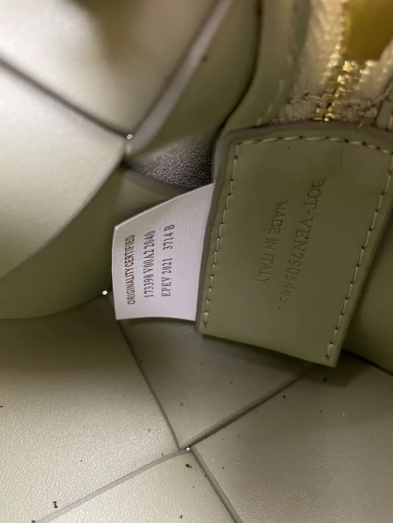 Bottega Veneta Olive Green Woven Bucket Bag S001 Size 14x14 - Image 9