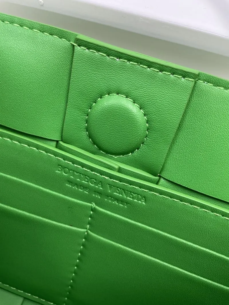 BV Green Woven Satchel Bag S03033 23cm - Image 9