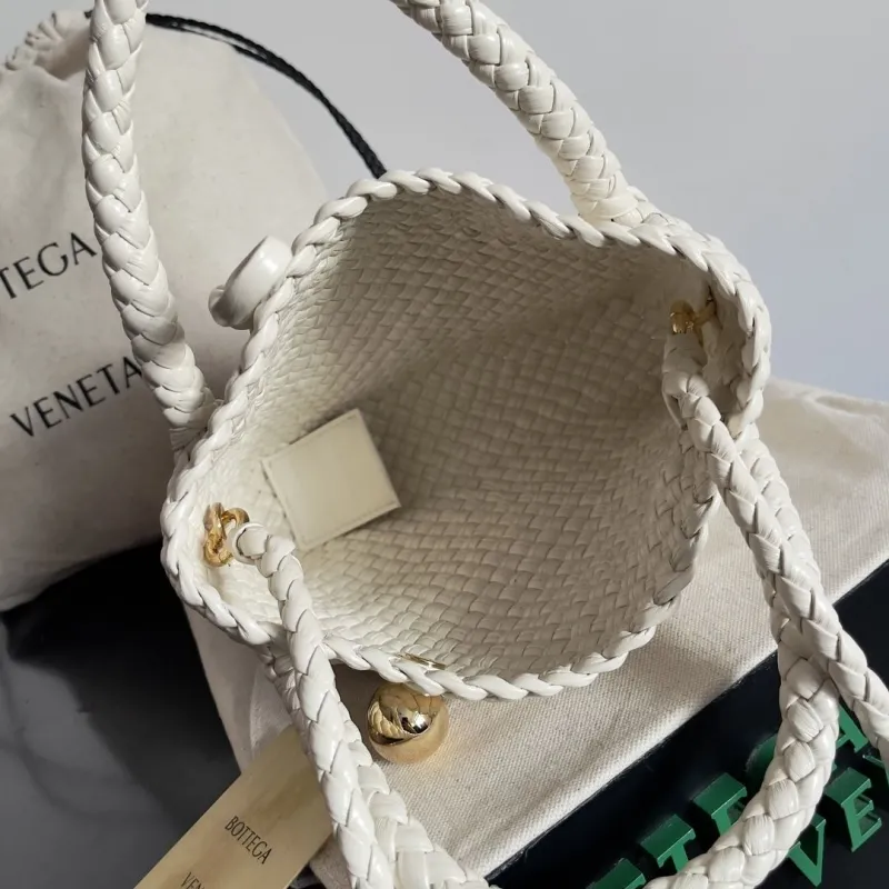 Bottega Veneta White Woven Top Handle Bag - Image 9
