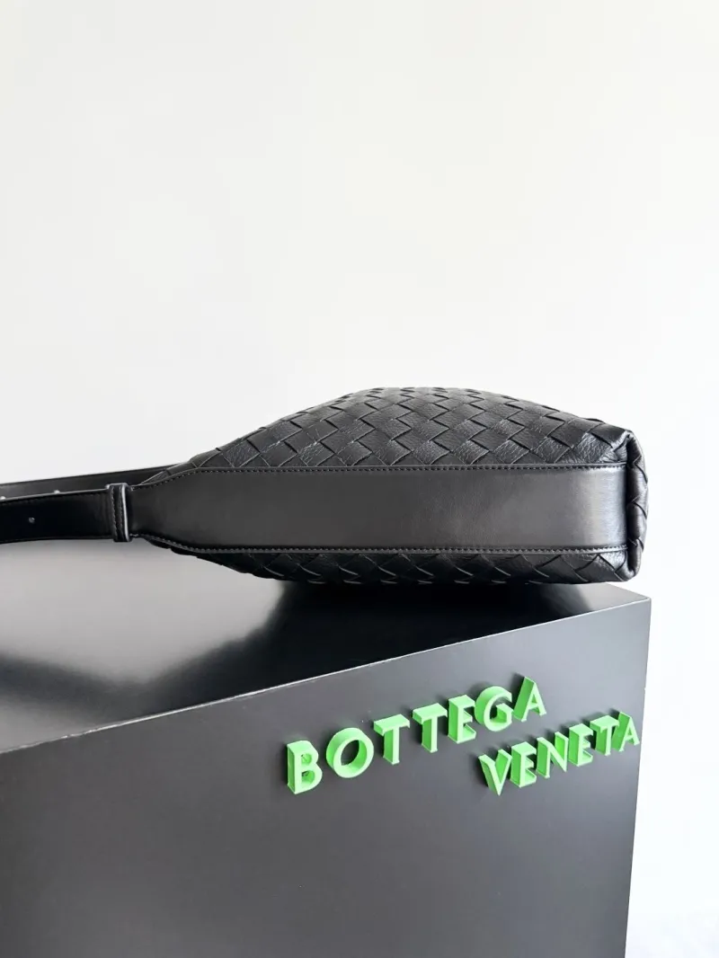 Bottega Veneta Black Woven Leather Hobo Bag - Image 3