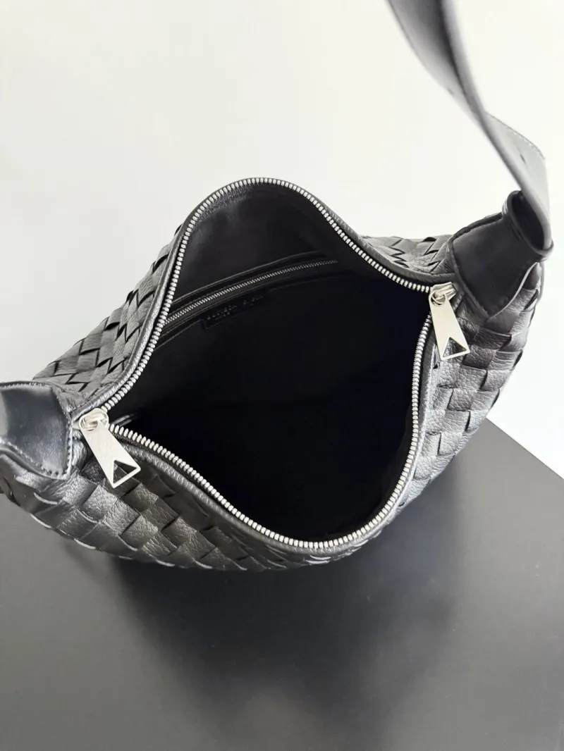 Bottega Veneta Black Woven Leather Hobo Bag - Image 9