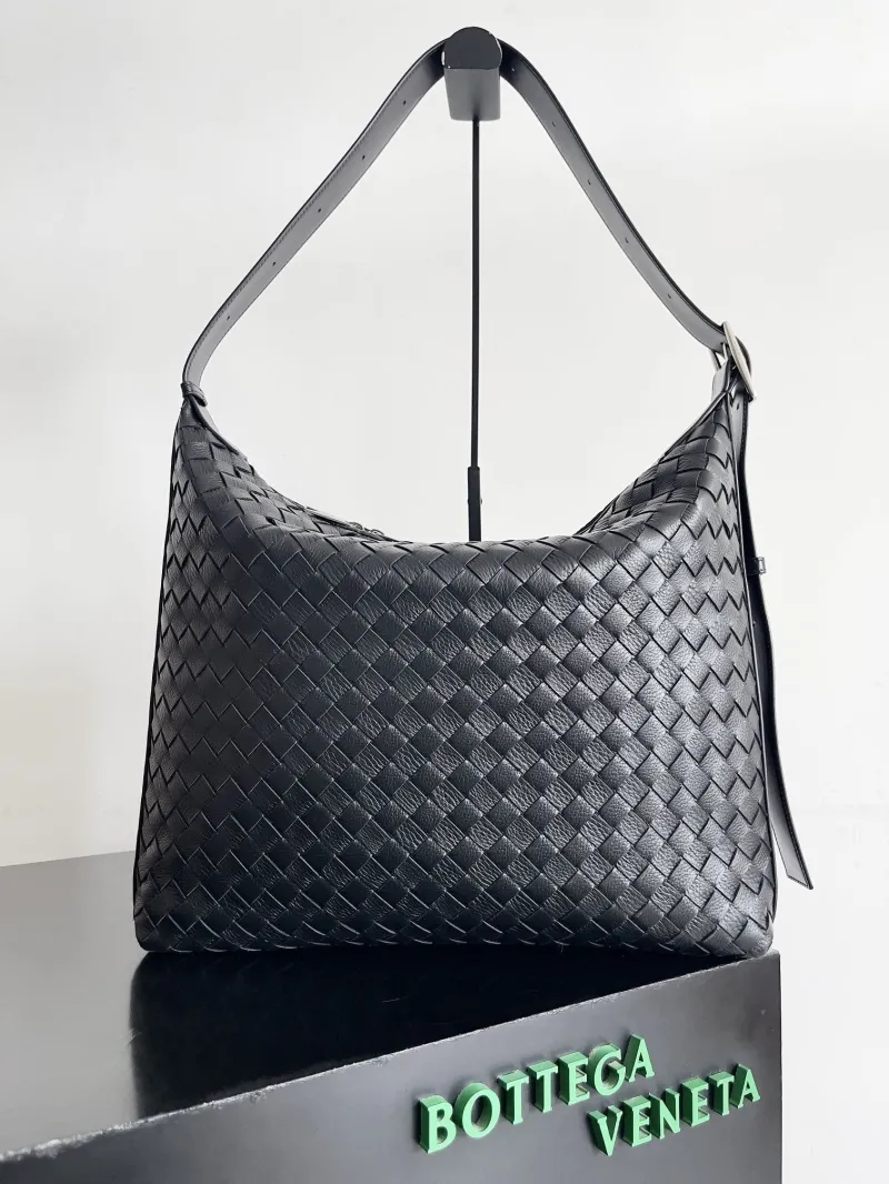 Bottega Veneta Black Intrecciato Hobo Bag 71