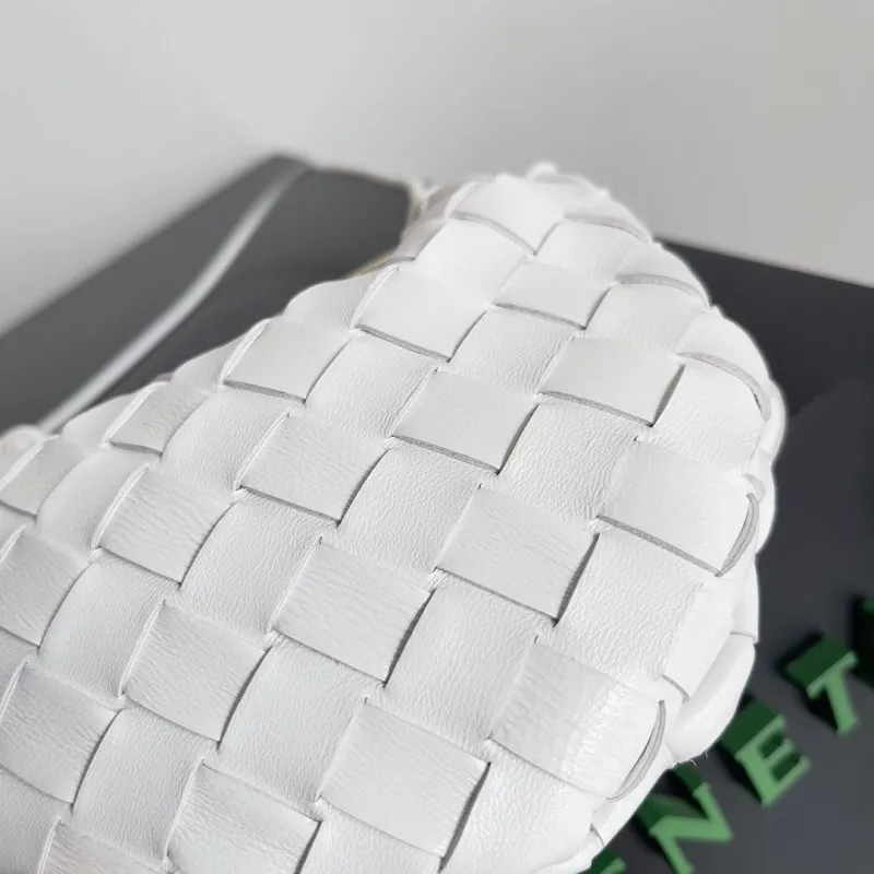 Bottega Veneta White Mini Woven Crossbody Bag - Image 4