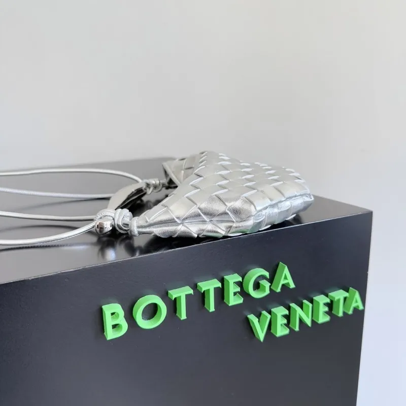 Alternative view of BV Top Handle Bags-101