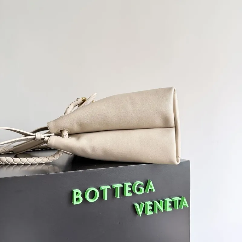 Bottega Veneta Beige Top Handle Leather Bag - Image 3