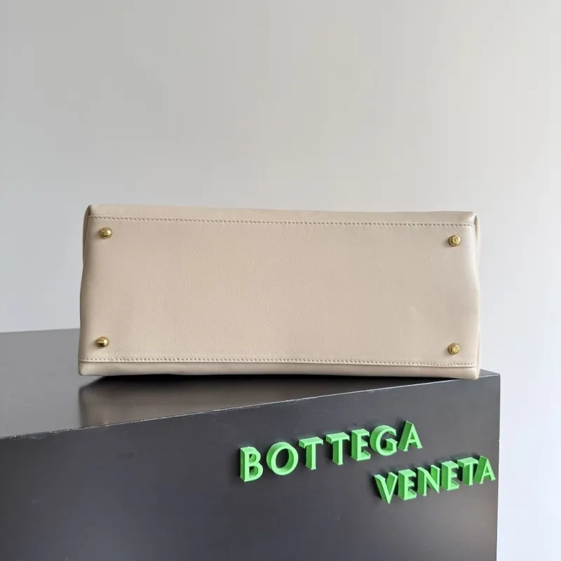 Bottega Veneta Beige Top Handle Leather Bag - Image 4