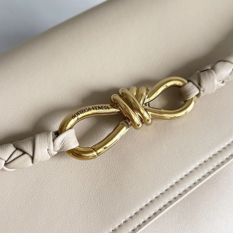 Bottega Veneta Beige Top Handle Leather Bag - Image 5