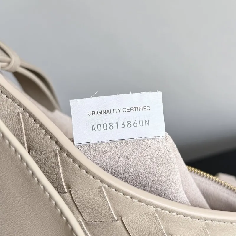 Bottega Veneta Beige Top Handle Leather Bag - Image 8