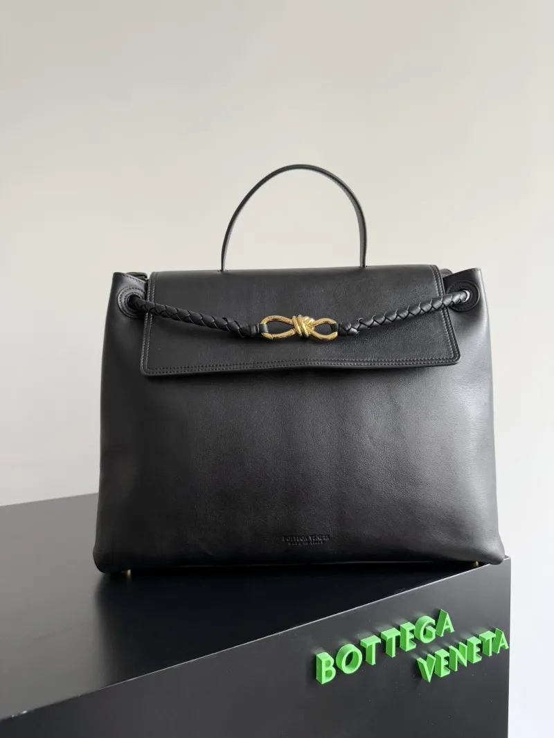 Bottega Veneta Black Top Handle Bag 124
