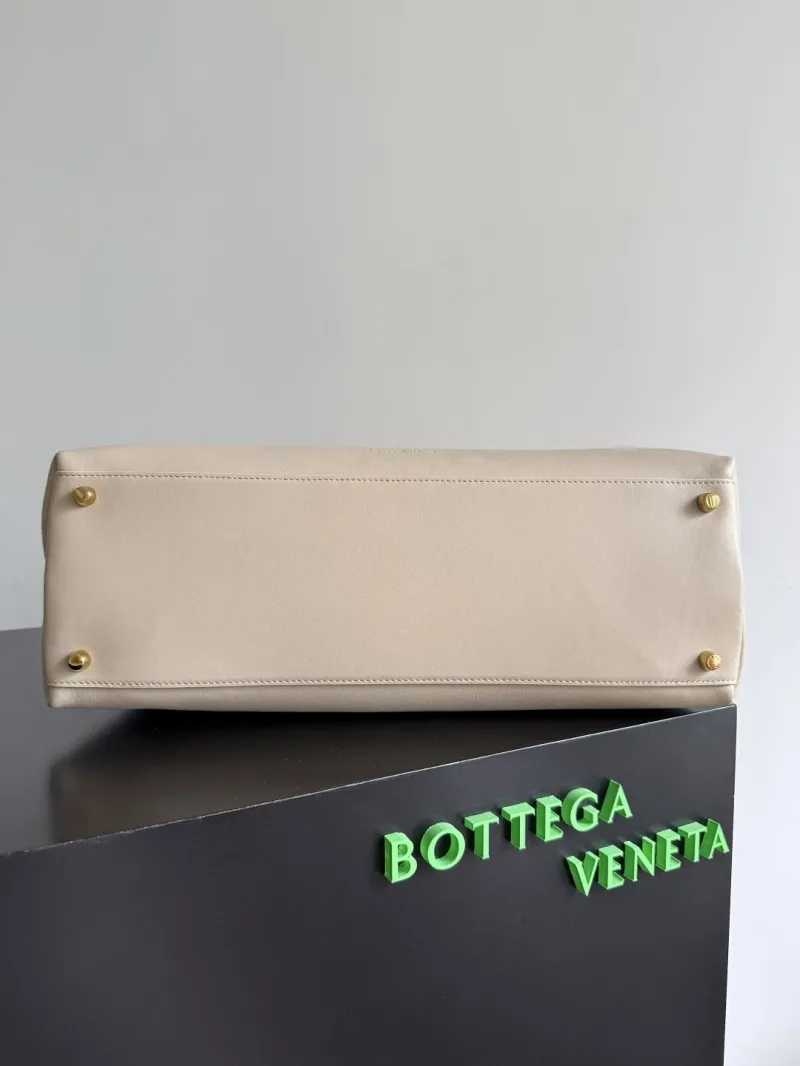 Bottega Veneta Beige Top Handle Shoulder Bag - Image 4