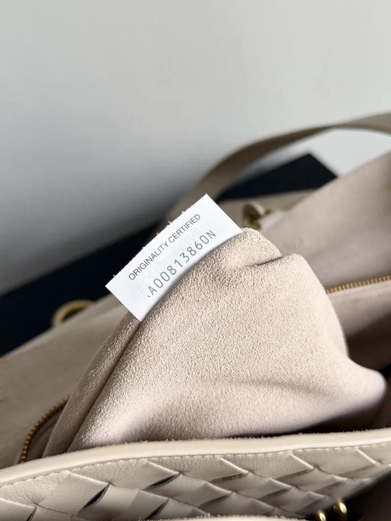 Bottega Veneta Beige Top Handle Shoulder Bag - Image 8
