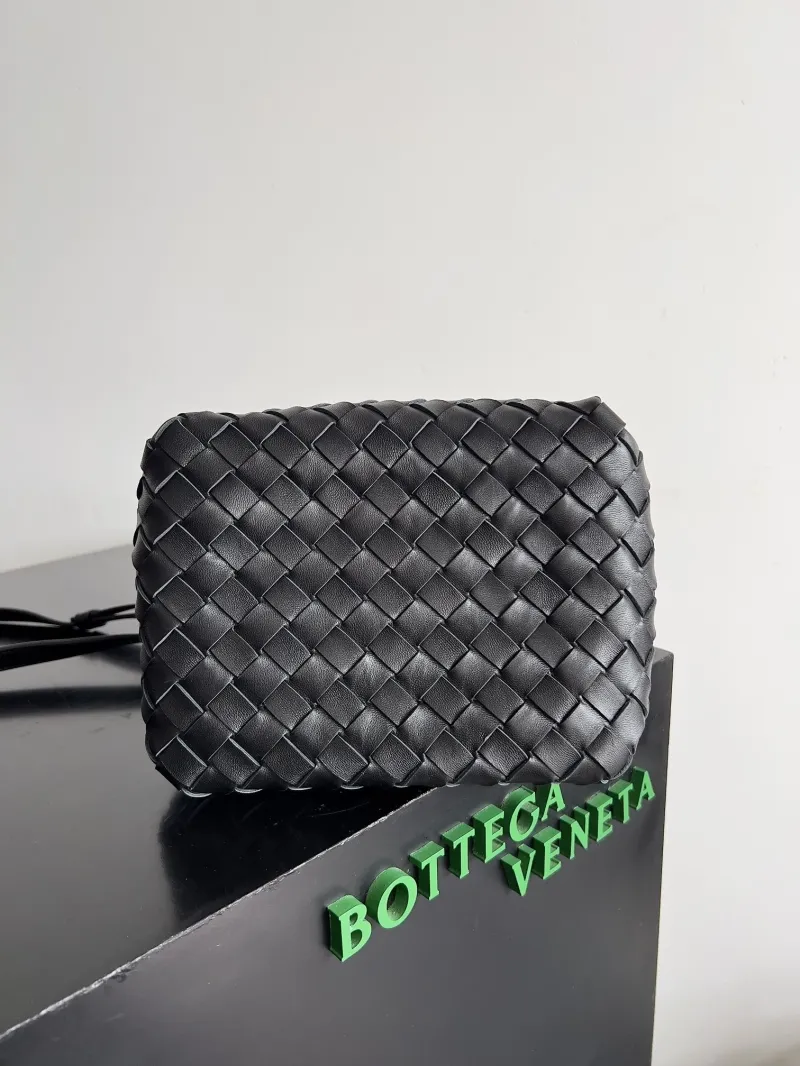 Bottega Veneta Black Woven Top Handle Bag - Image 6