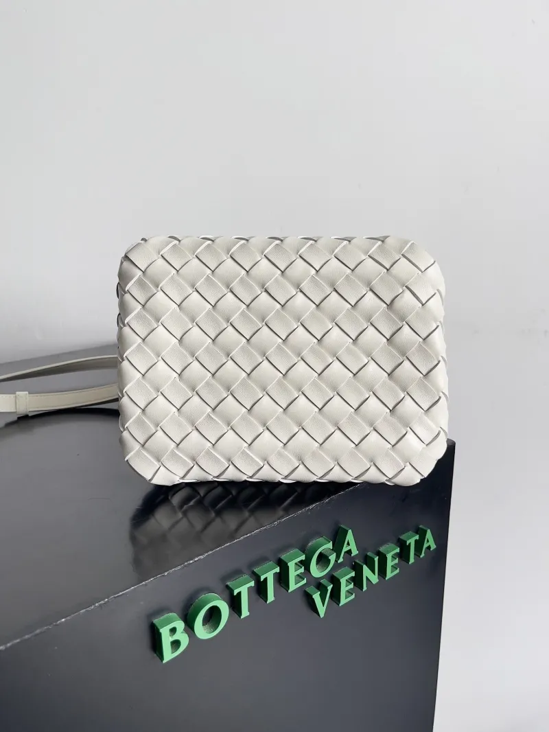 Bottega Veneta White Woven Top Handle Bag 136 - Image 3
