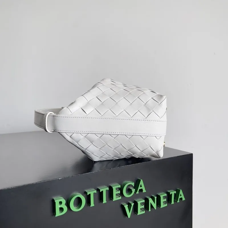 Bottega Veneta White Top Handle Bag 145 - Image 3