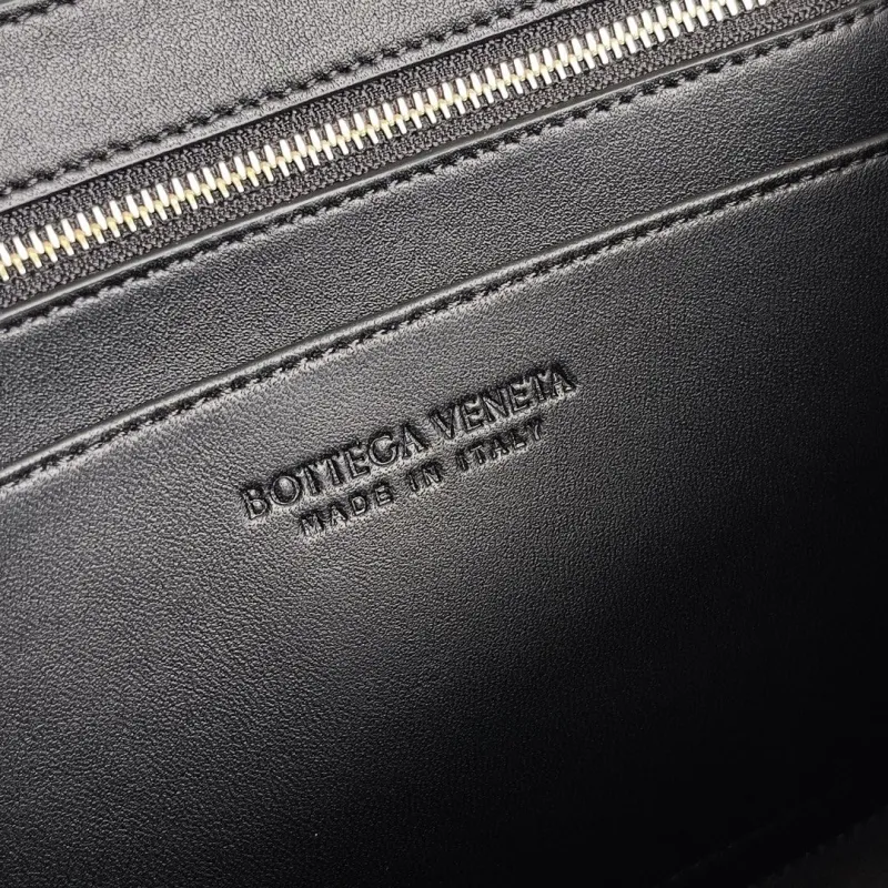 Bottega Veneta Black Woven Leather Top Handle Bag - Image 4