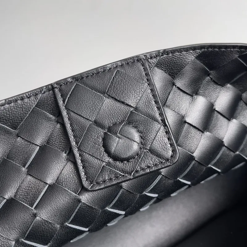 Bottega Veneta Black Woven Leather Top Handle Bag - Image 5