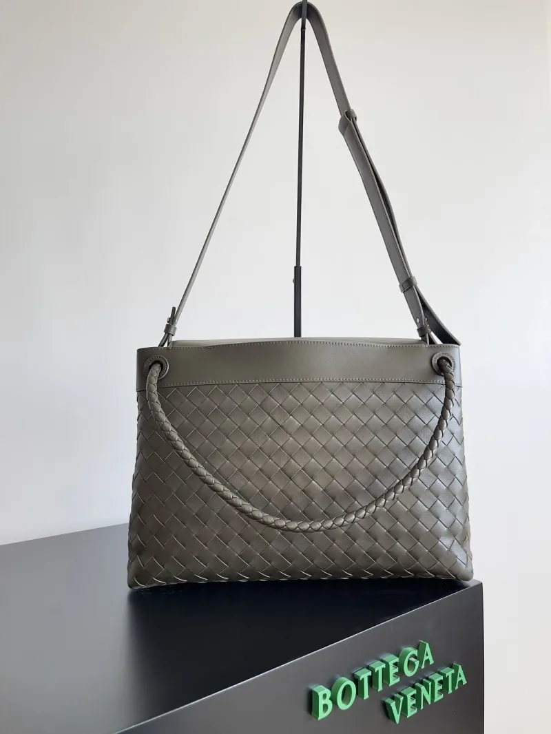 Bottega Veneta Gray Intrecciato Leather Shoulder Bag - Image 3