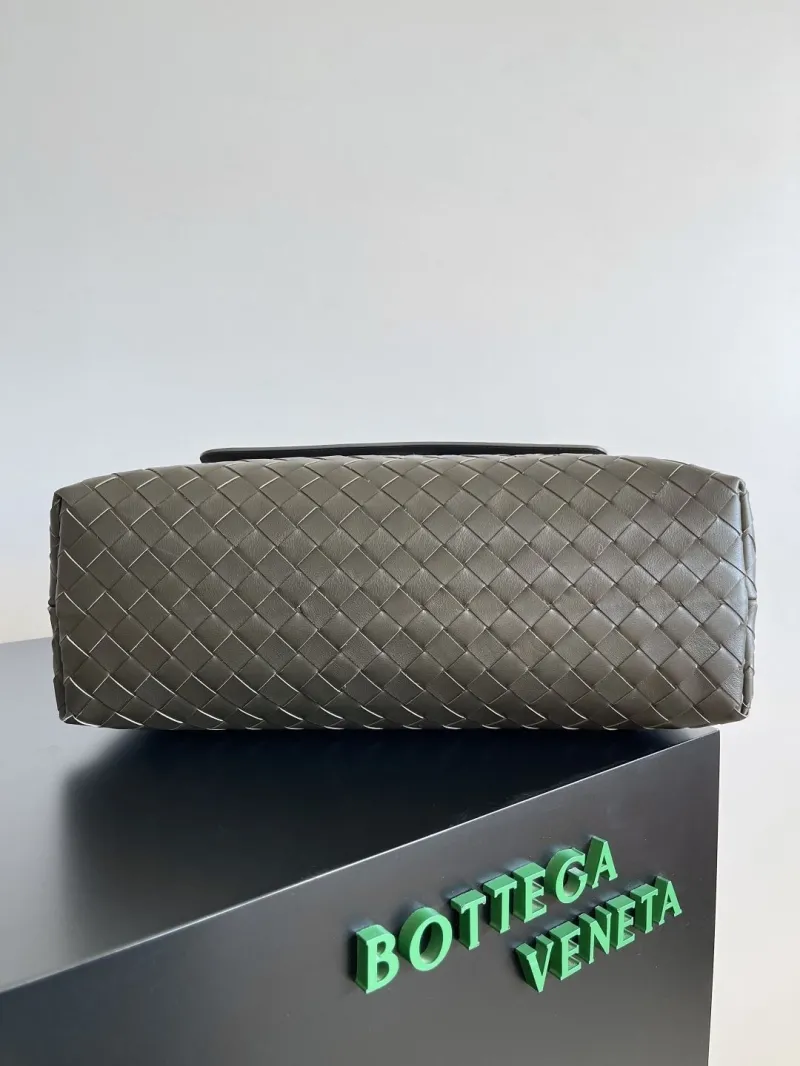 Bottega Veneta Gray Intrecciato Leather Shoulder Bag - Image 4