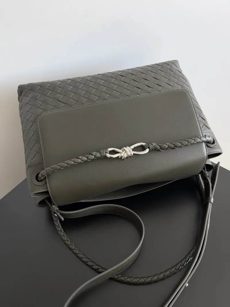 Bottega Veneta Gray Intrecciato Leather Shoulder Bag - Image 6