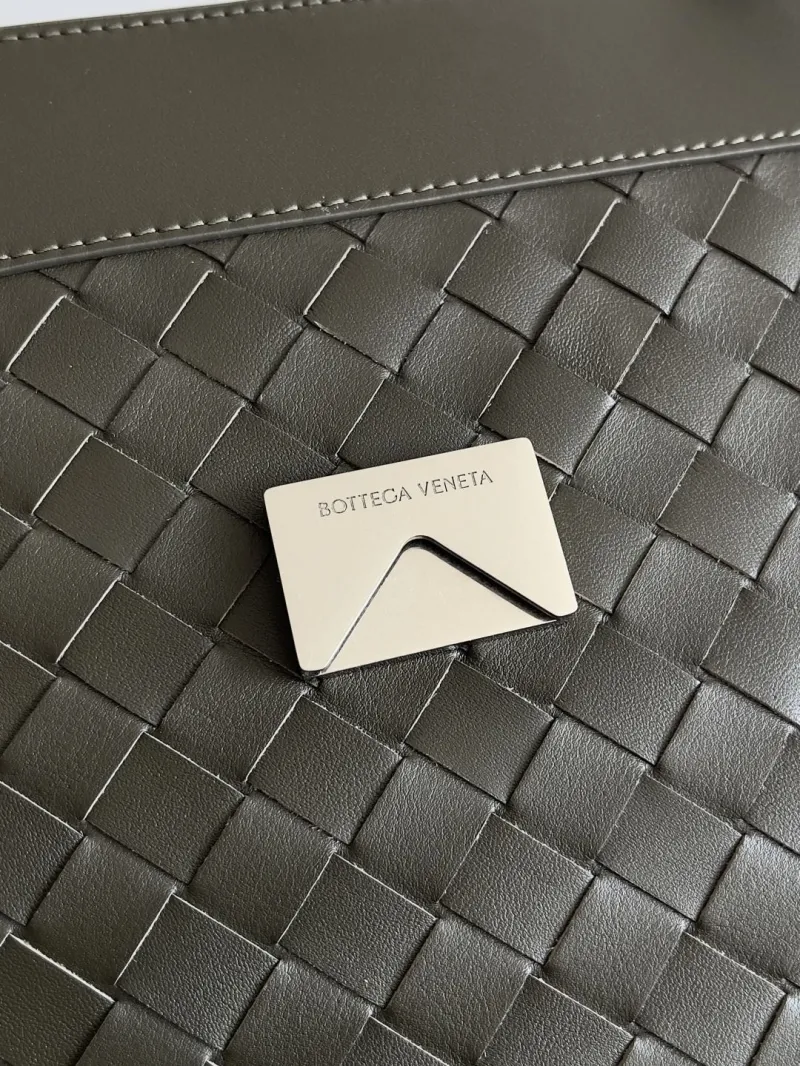 Bottega Veneta Gray Intrecciato Leather Shoulder Bag - Image 7