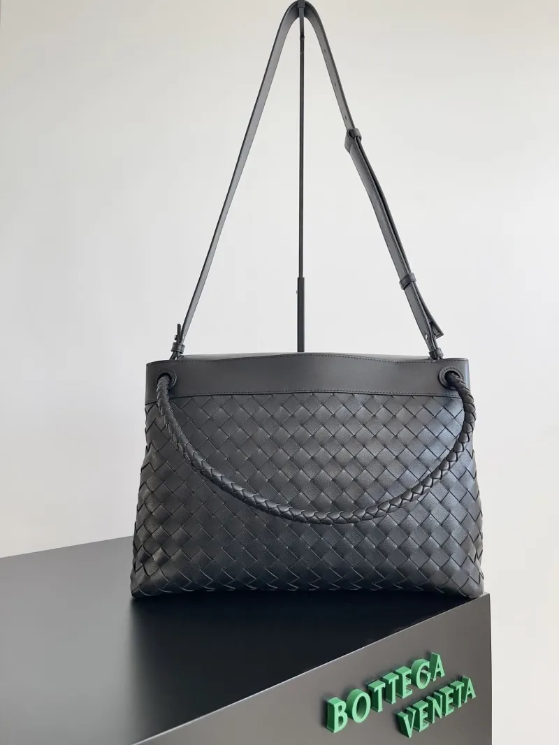Bottega Veneta Black Shoulder Bag 176 - Image 3