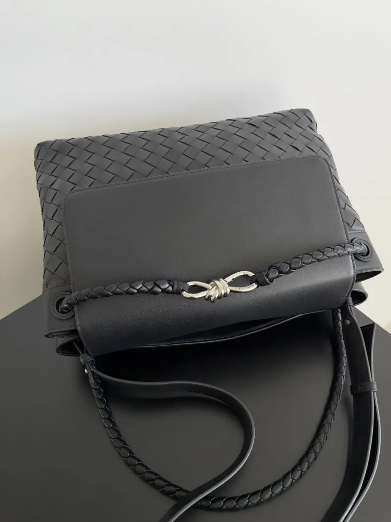 Bottega Veneta Black Shoulder Bag 176 - Image 6