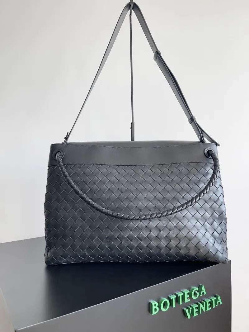 Bottega Veneta Black Woven Leather Shoulder Bag - Image 3