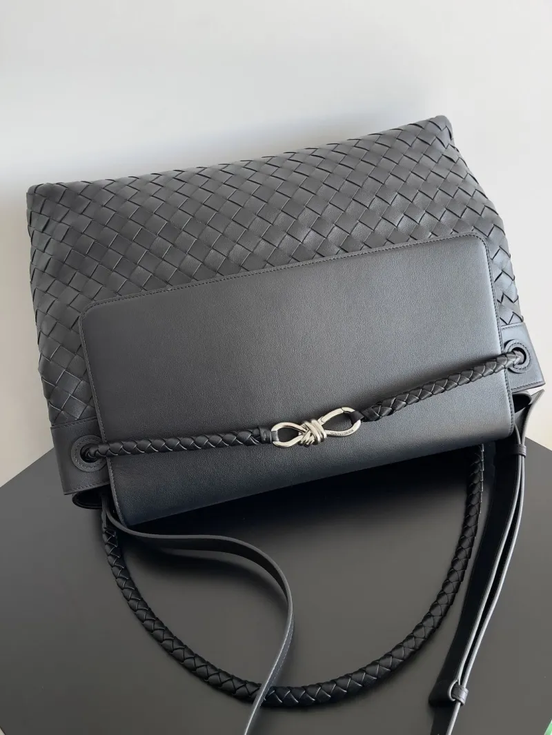 Bottega Veneta Black Woven Leather Shoulder Bag - Image 6
