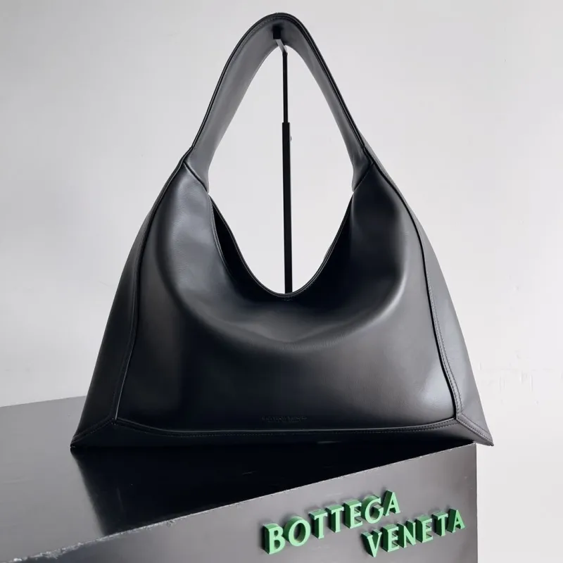 Bottega Veneta Black Leather Hobo Bag 183