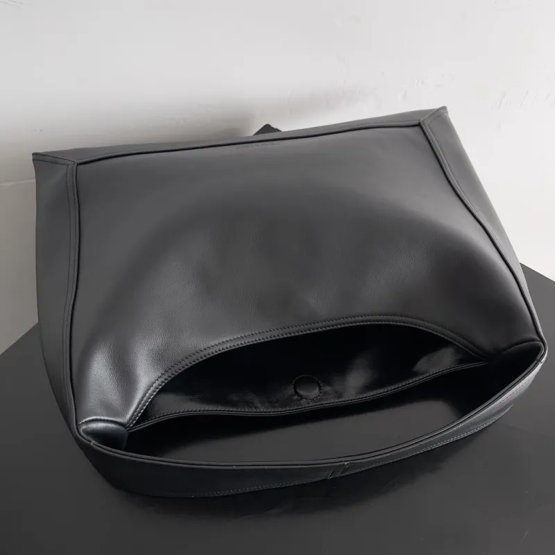 Bottega Veneta Black Leather Hobo Bag 183 - Image 3