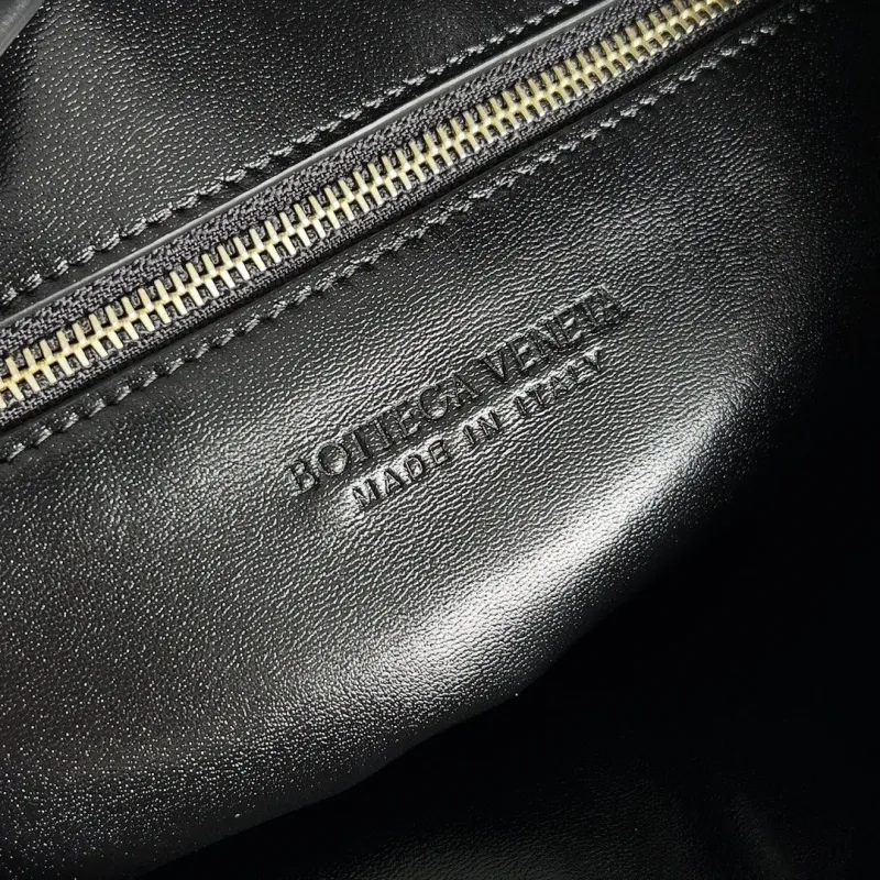 Bottega Veneta Black Leather Hobo Bag 183 - Image 8