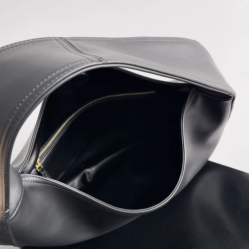 Bottega Veneta Black Leather Hobo Bag 183 - Image 9