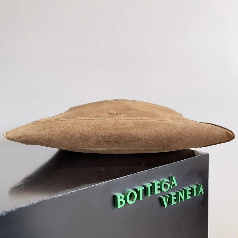 Bottega Veneta Tan Suede Hobo Bag - Image 3