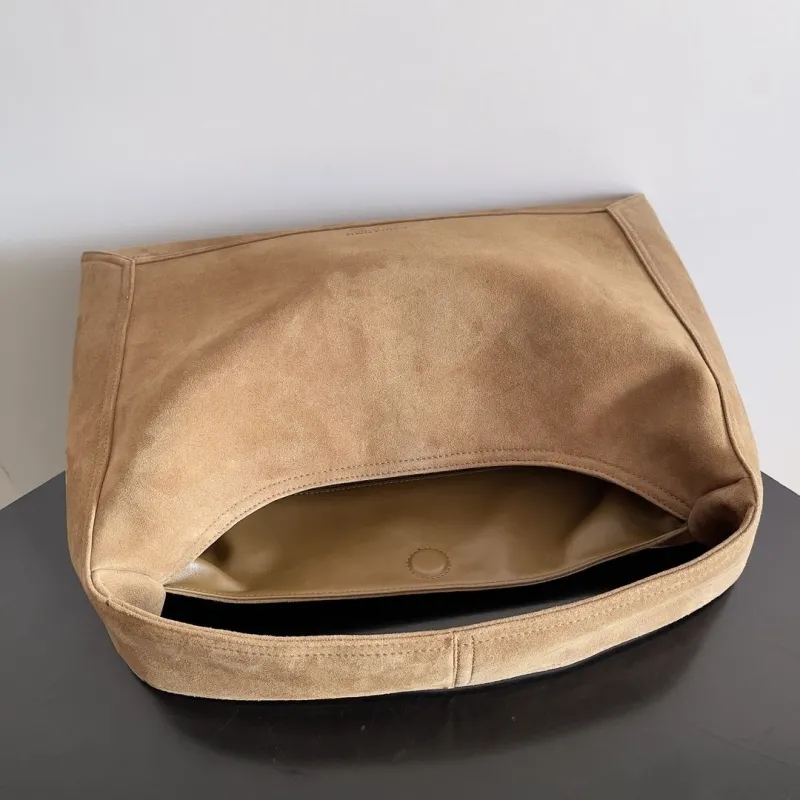 Bottega Veneta Tan Suede Hobo Bag - Image 6