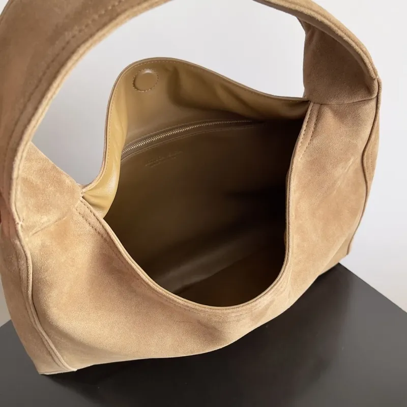 Bottega Veneta Tan Suede Hobo Bag - Image 9