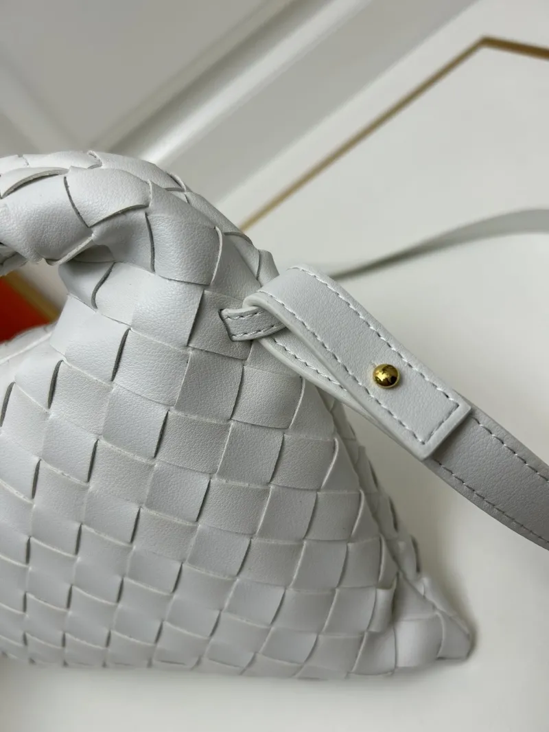 BV White Woven Top Handle Crossbody Bag S07872 - Image 5