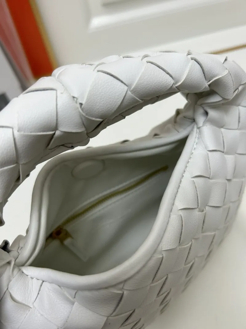 BV White Woven Top Handle Crossbody Bag S07872 - Image 7