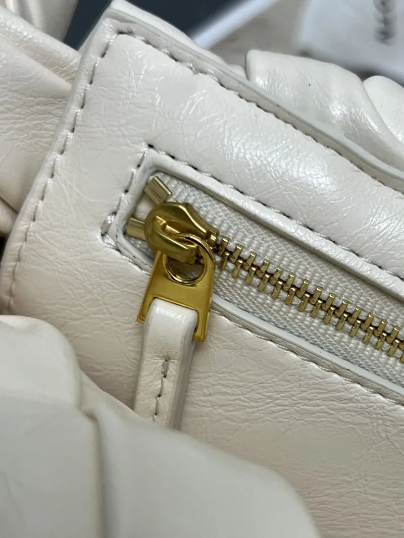 Alternative view of BV Cream Woven Shoulder Bag S0985