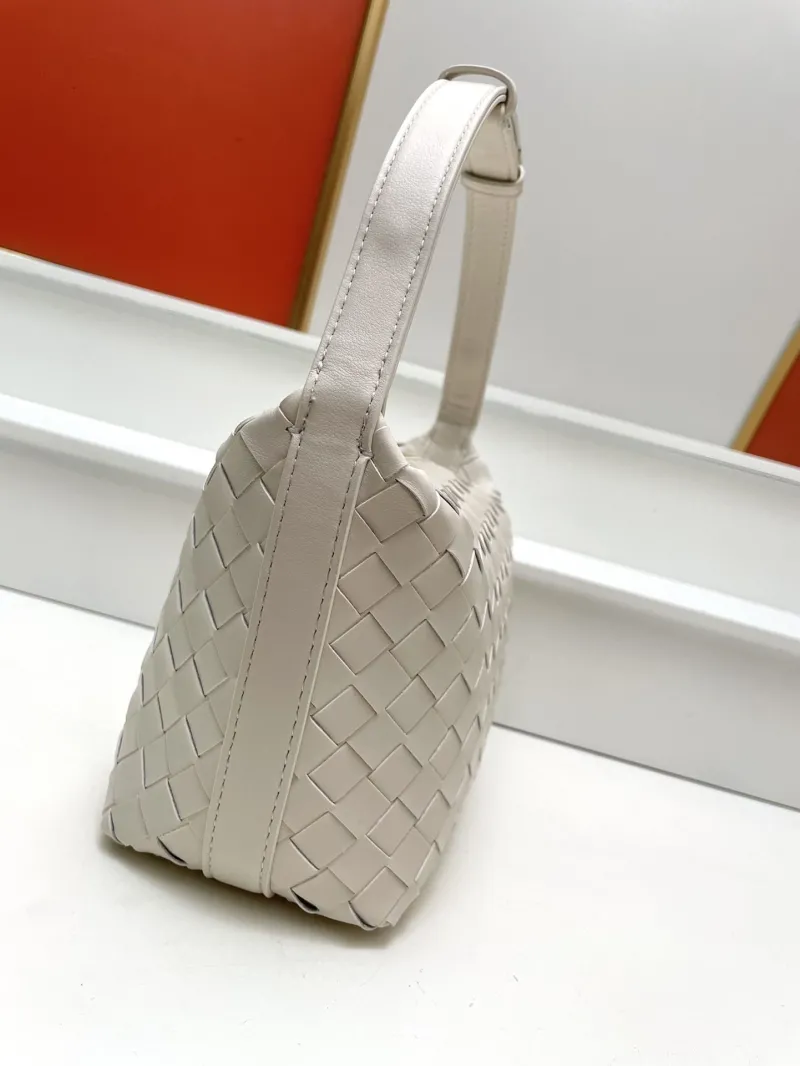 BV Off White Woven Top Handle Bag S01901 - Image 4