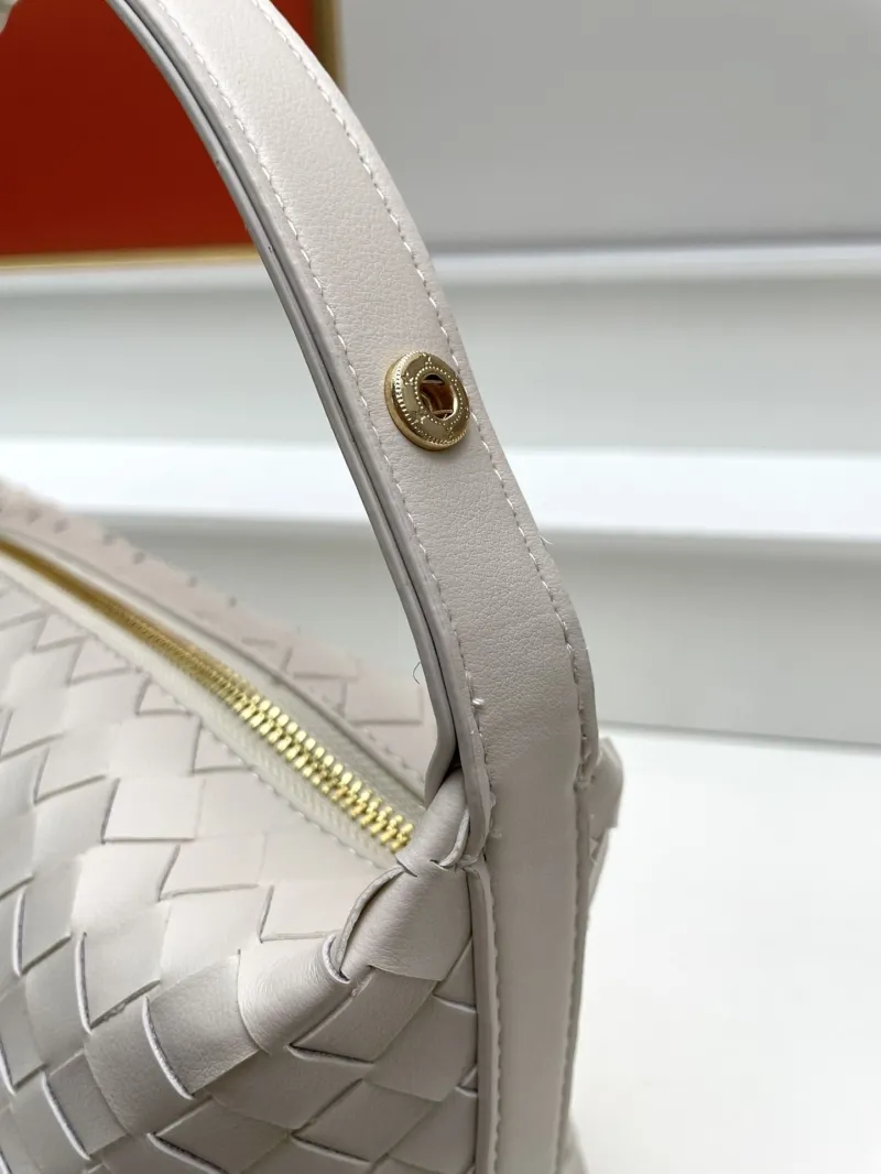 BV Off White Woven Top Handle Bag S01901 - Image 5