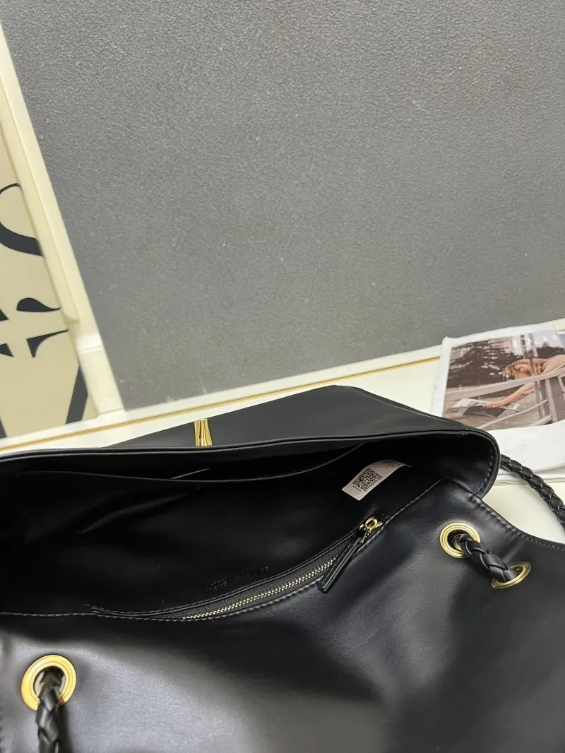 BV 1H8918 Black Leather Shoulder Bag - Image 7