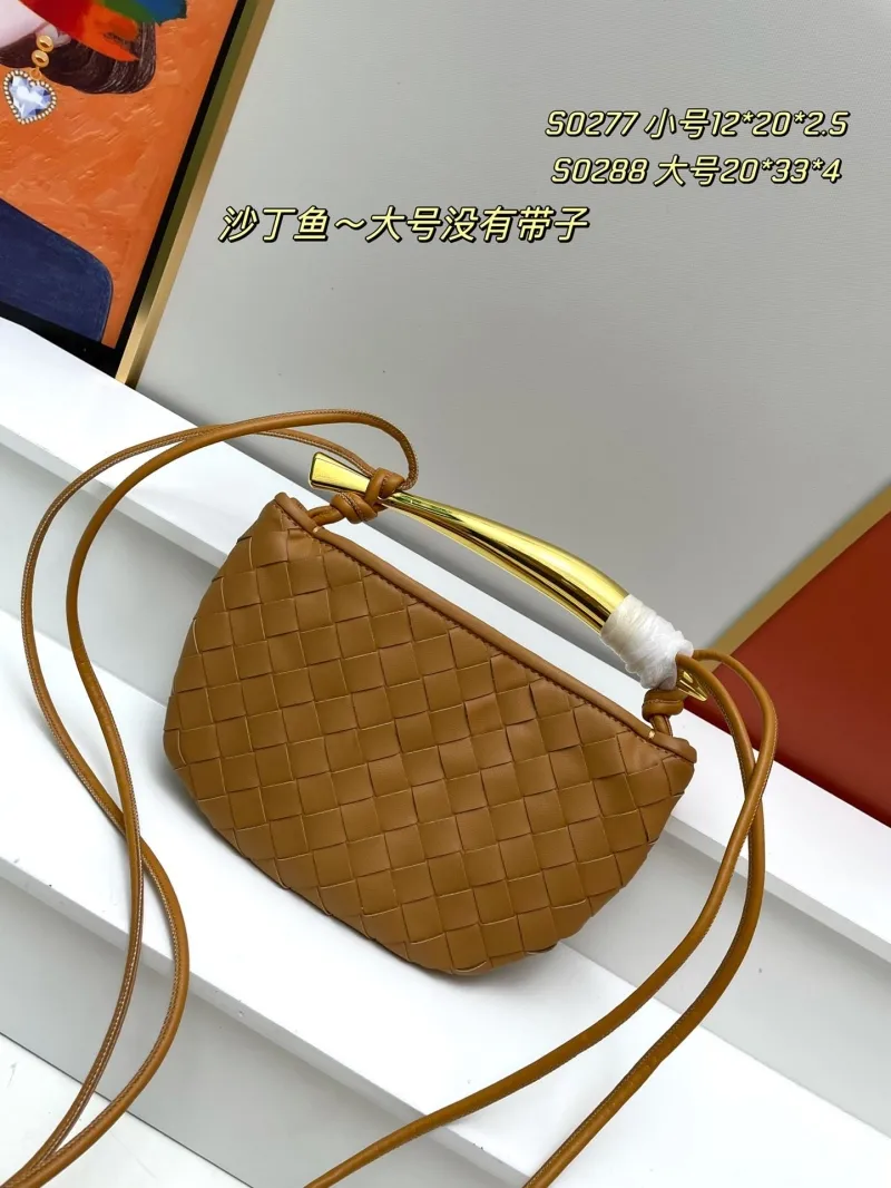 Alternative view of BV Large Brown Woven Top Handle Bag S0288