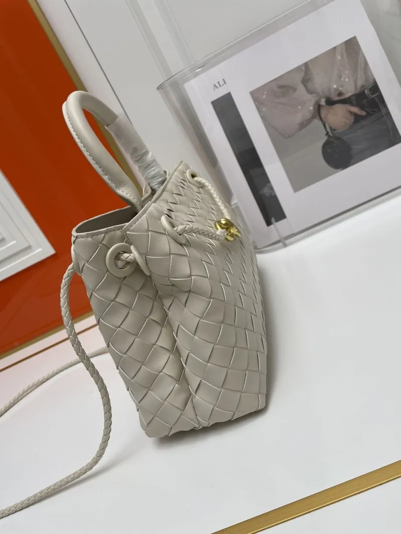 BV S05022 Small Off-white Woven Top Handle Bag - Image 4